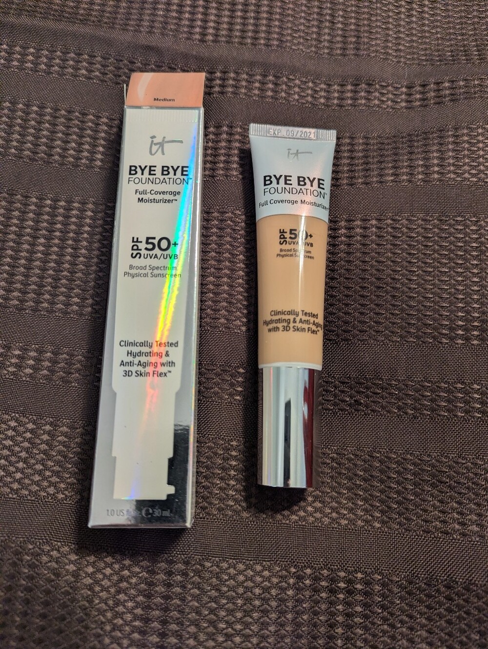 It Cosmetics Bye Bye Foundation Color Medium Please Read